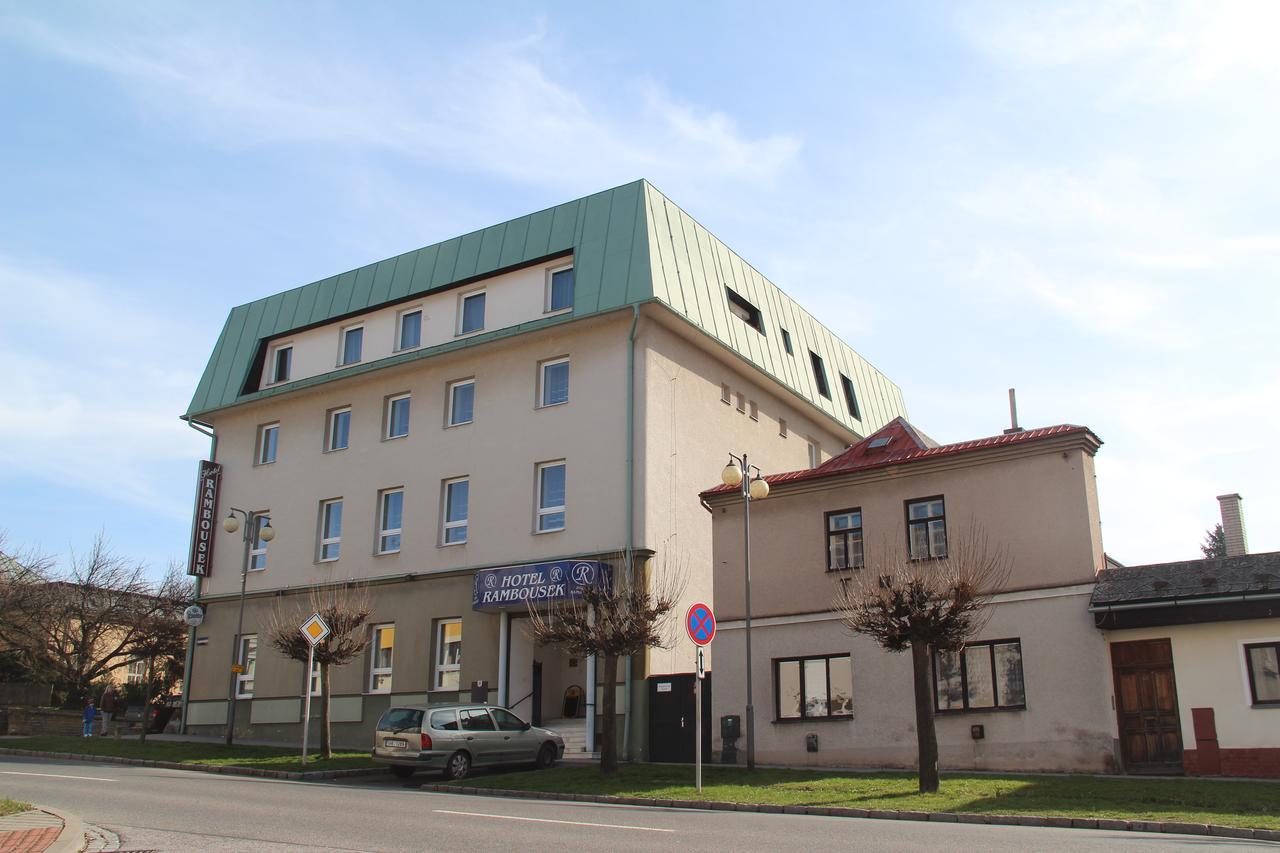 Hotel Rambousek Нове-Мєсто-над-Метуї Екстер'єр фото